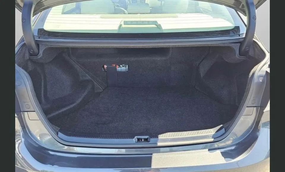 2010 Lexus HS - Image 4 of 12