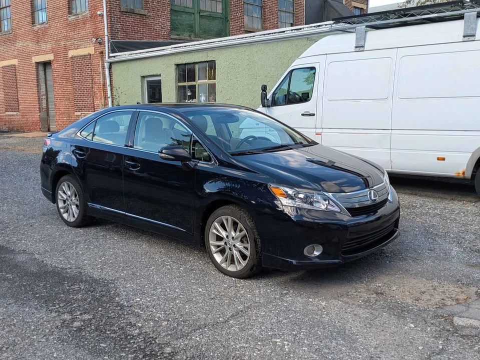 2010 Lexus HS - Image 2 of 10