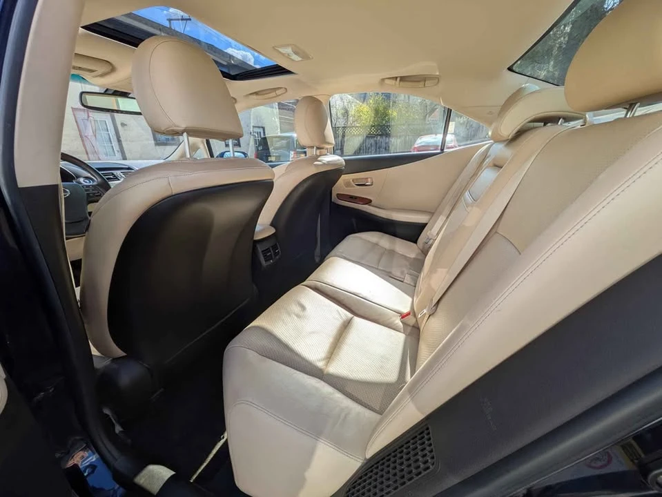 2010 Lexus HS - Image 9 of 10
