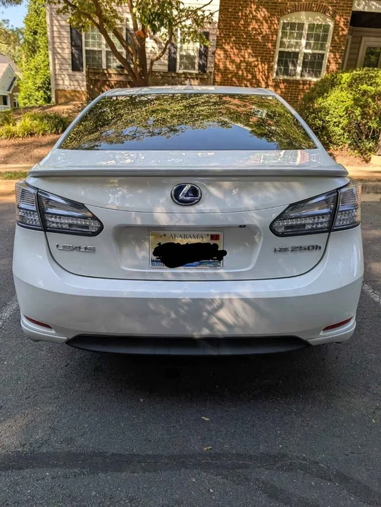 2010 Lexus HS - Image 2 of 11