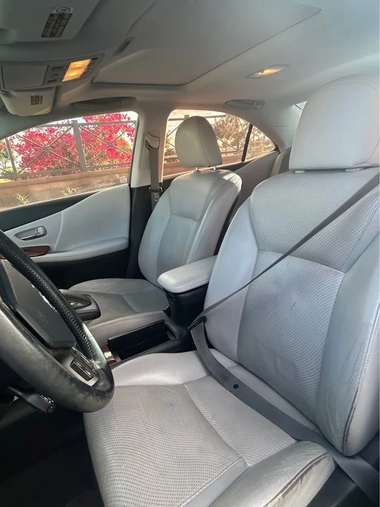 2010 Lexus HS - Image 11 of 16