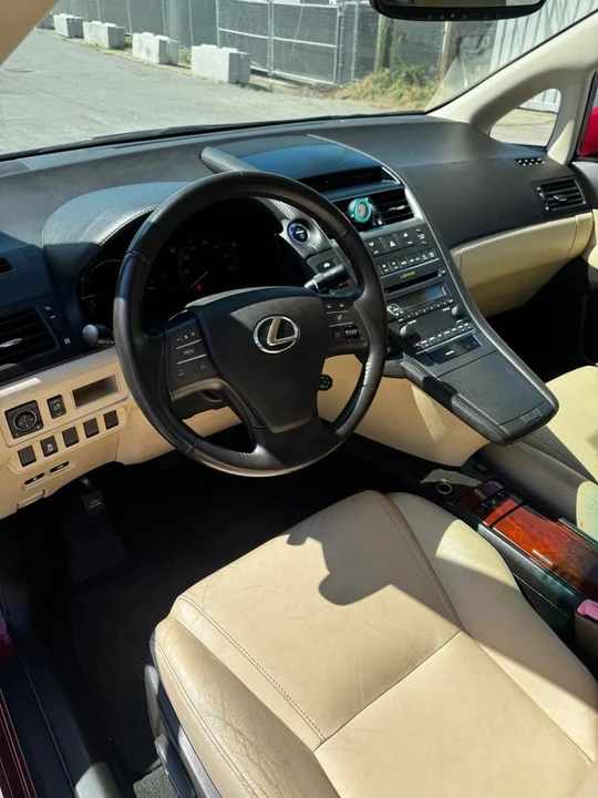 2010 Lexus HS - Image 5 of 9