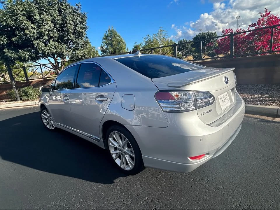 2010 Lexus HS - Image 10 of 16
