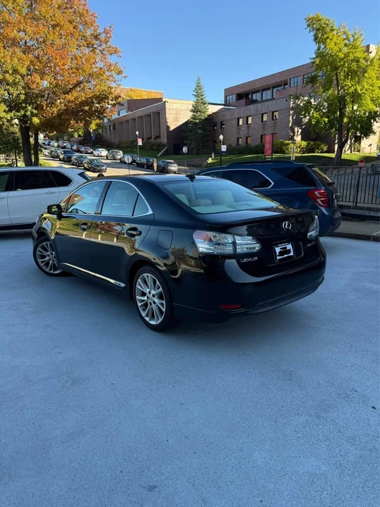 2010 Lexus HS - Image 3 of 8