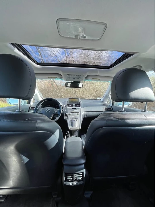 2010 Lexus HS - Image 4 of 13