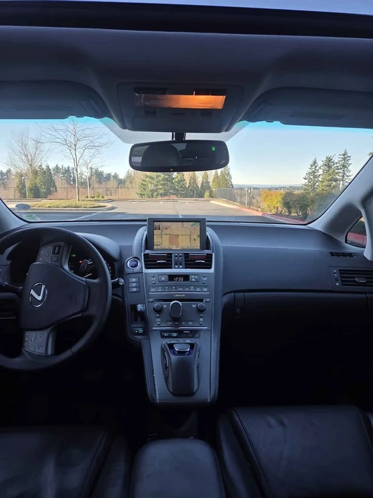 2010 Lexus HS - Image 16 of 20