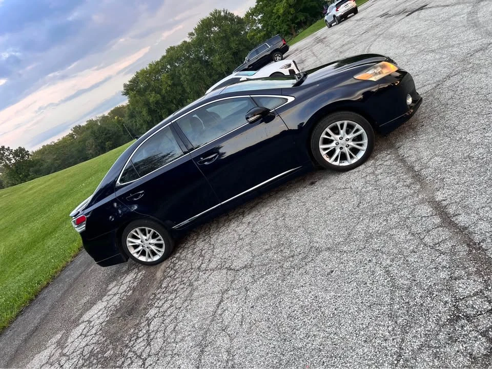 2010 Lexus HS - Image 2 of 11