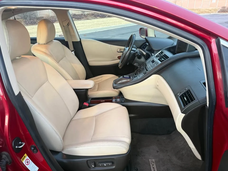 2010 Lexus HS - Image 11 of 20