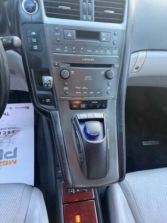 2010 Lexus HS - Image 16 of 20