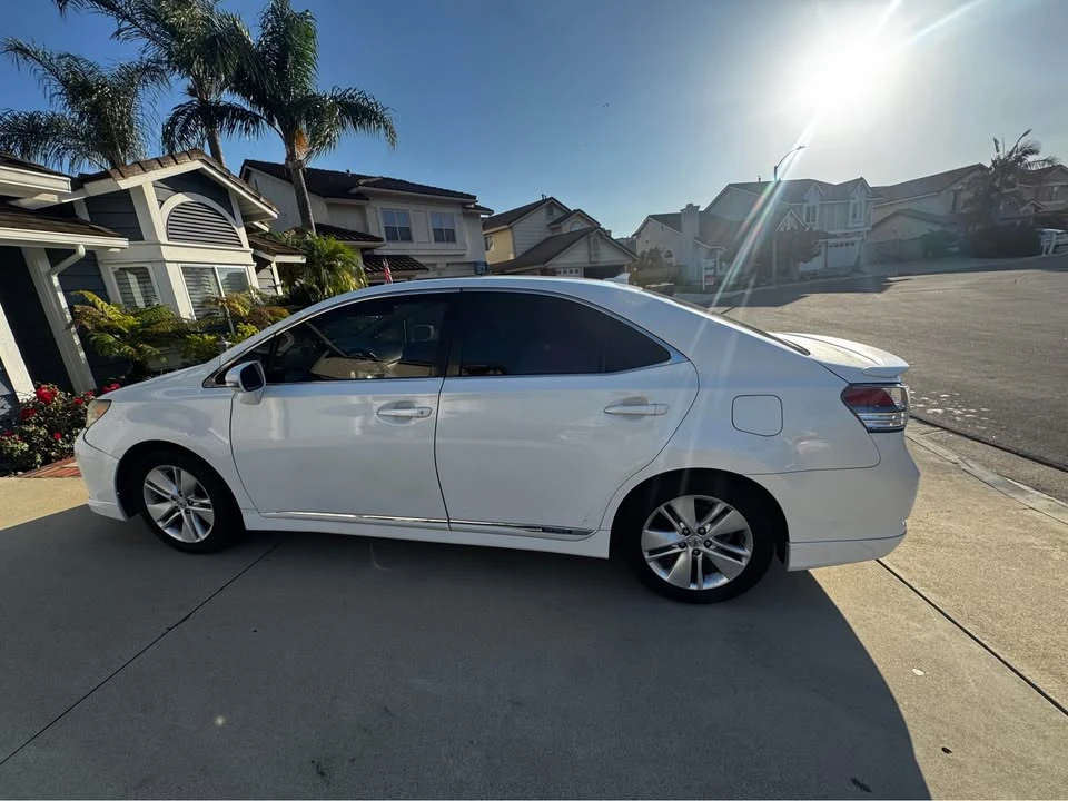 2010 Lexus HS - Image 3 of 8