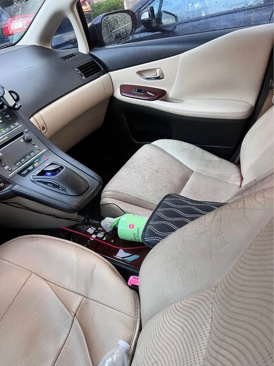 2010 Lexus HS - Image 7 of 11