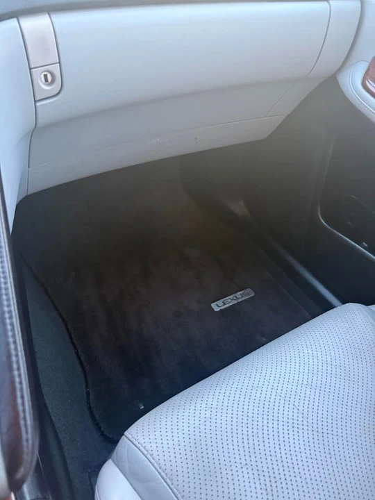 2010 Lexus HS - Image 18 of 20