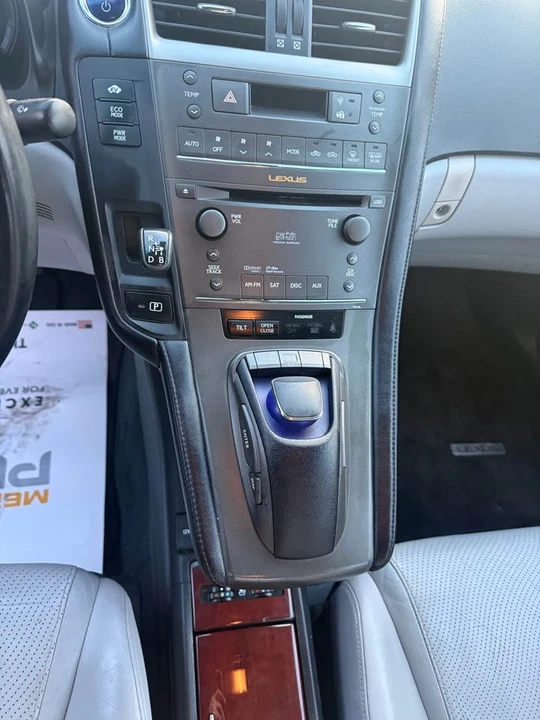 2010 Lexus HS - Image 19 of 20
