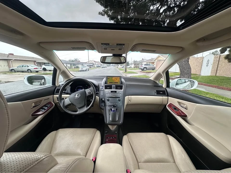 2010 Lexus HS - Image 11 of 13