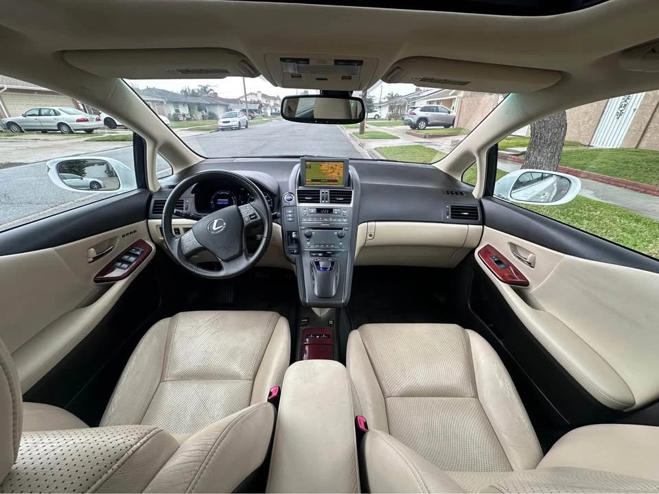 2010 Lexus HS - Image 10 of 13