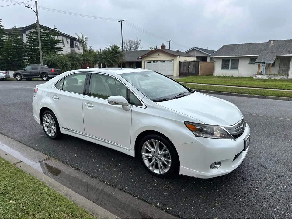 2010 Lexus HS - Image 3 of 13