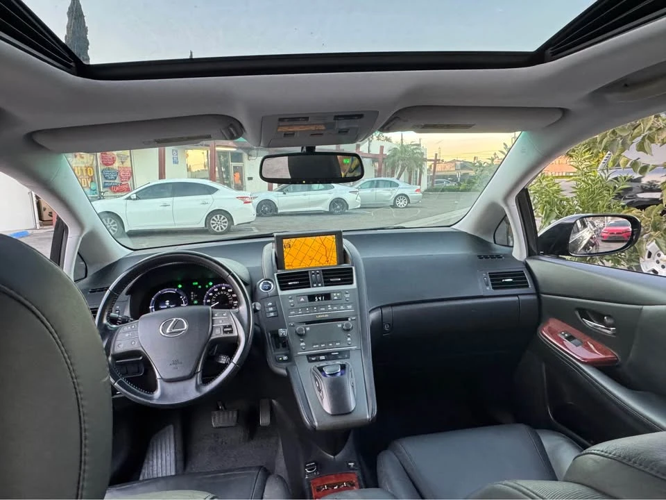 2010 Lexus HS - Image 12 of 19
