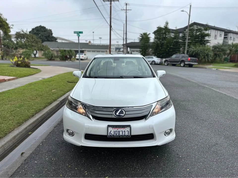 2010 Lexus HS - Image 2 of 13