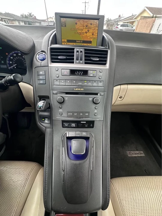 2010 Lexus HS - Image 9 of 13