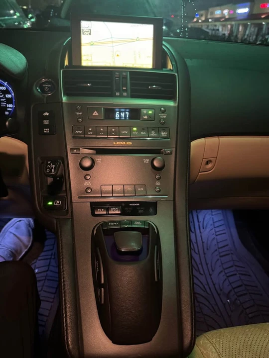2010 Lexus HS - Image 3 of 5