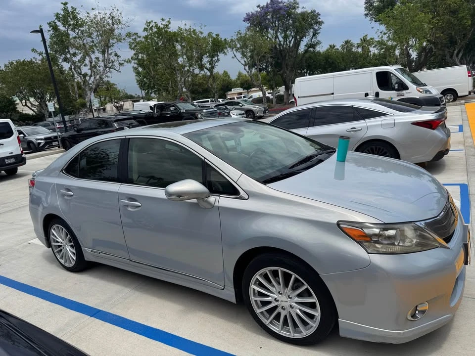 2010 Lexus HS - Image 2 of 5