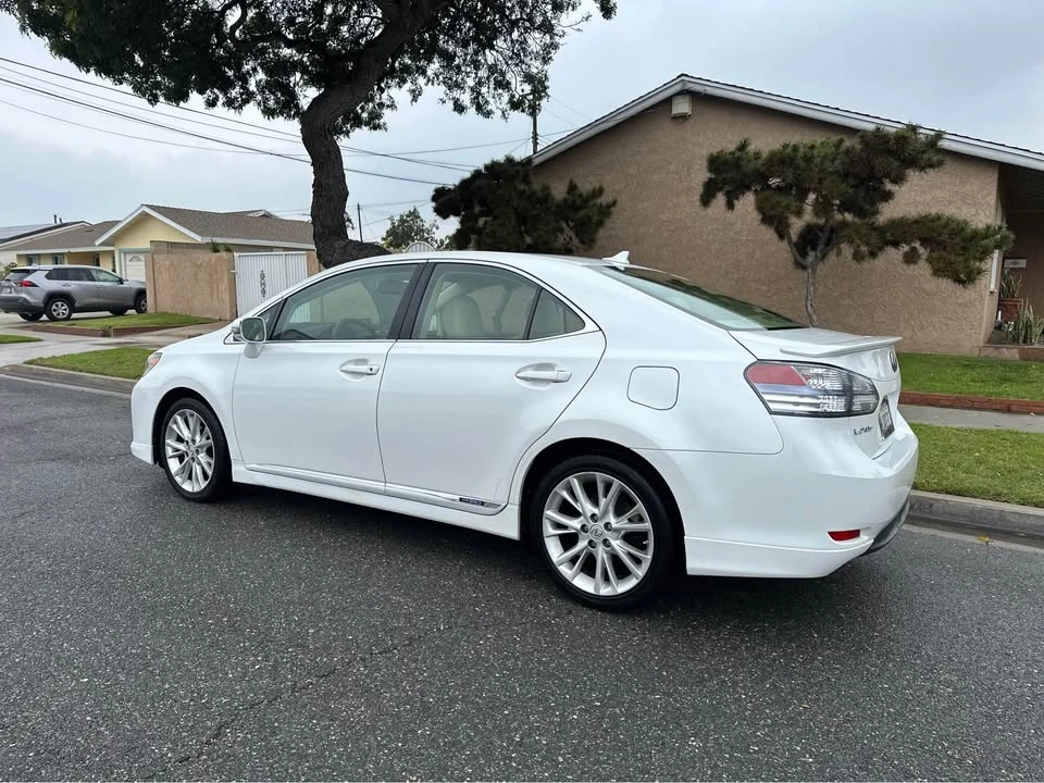 2010 Lexus HS - Image 6 of 13