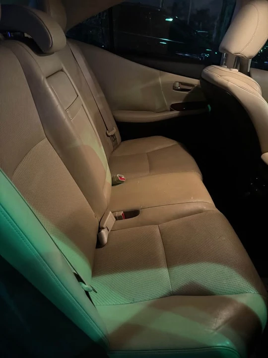 2010 Lexus HS - Image 4 of 5