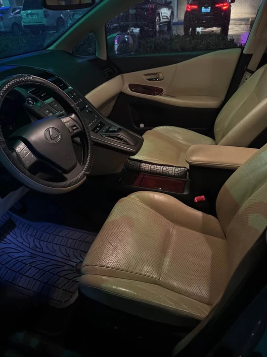 2010 Lexus HS - Image 5 of 5