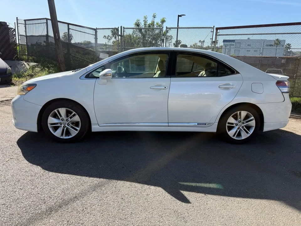 2010 Lexus HS - Image 2 of 20