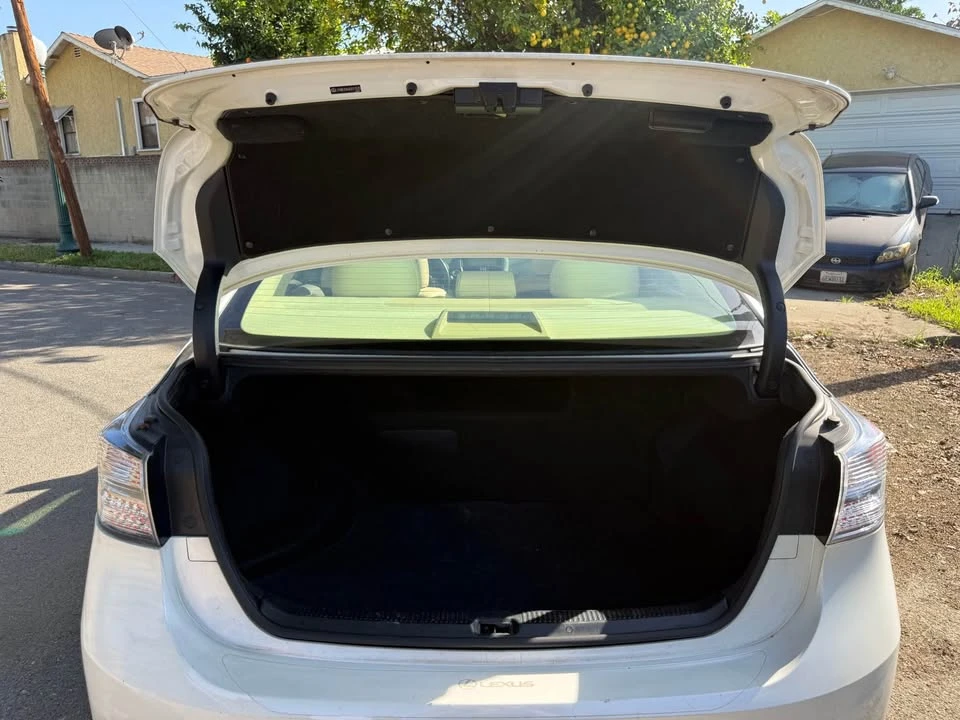 2010 Lexus HS - Image 17 of 20
