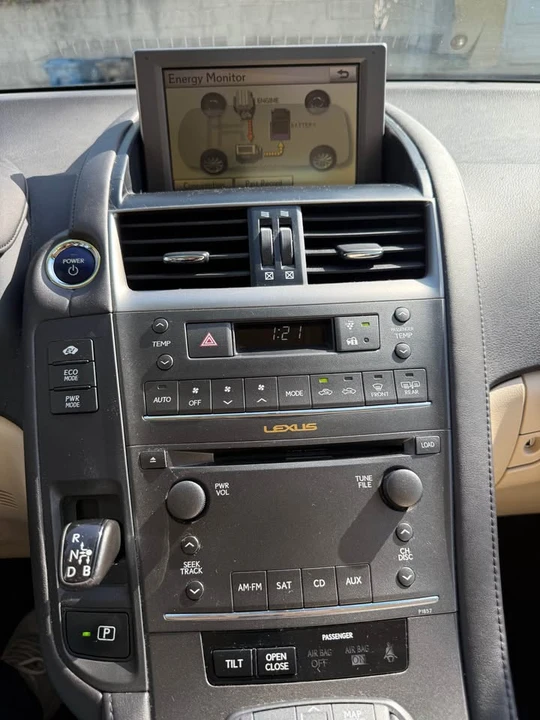 2010 Lexus HS - Image 12 of 20