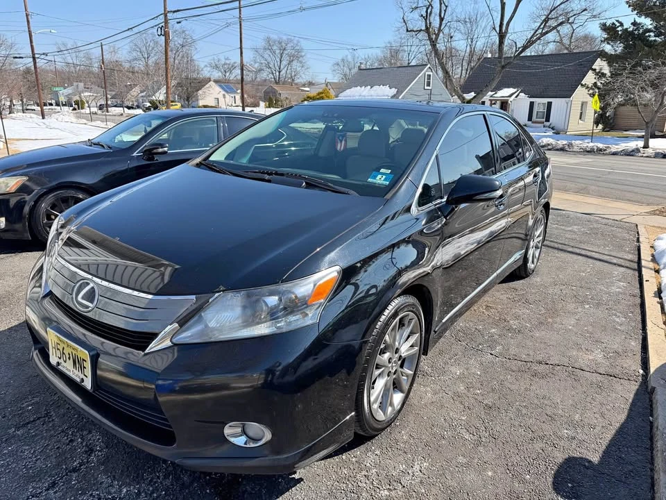 2010 Lexus HS - Image 2 of 10