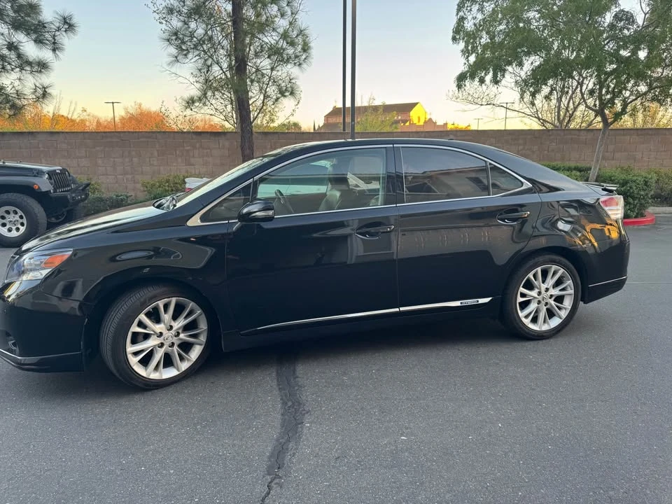 2010 Lexus HS - Image 2 of 13