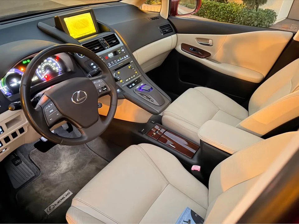 2010 Lexus HS - Image 18 of 20