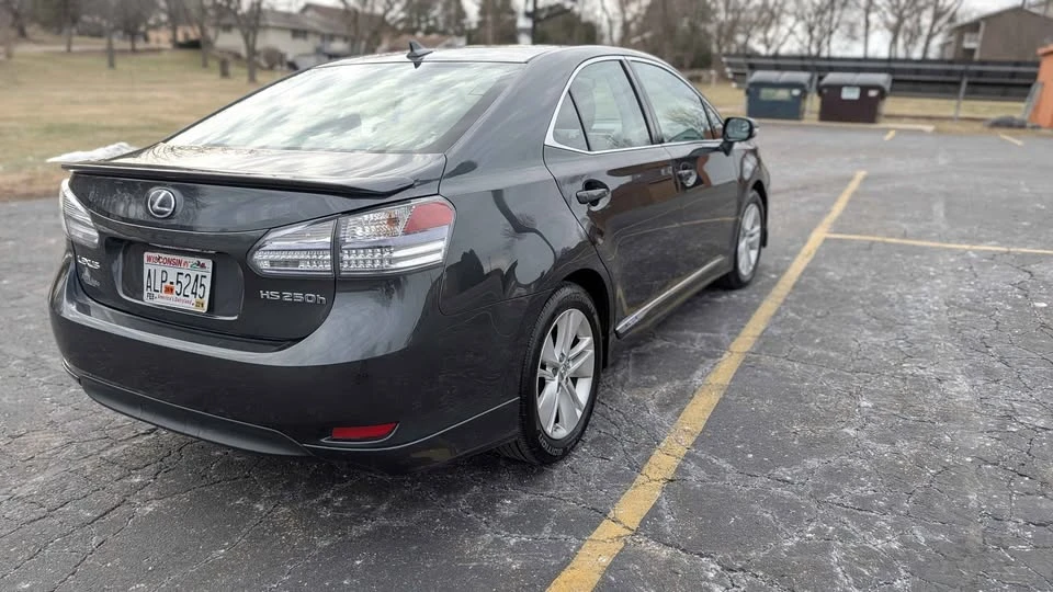 2010 Lexus HS - Image 2 of 11