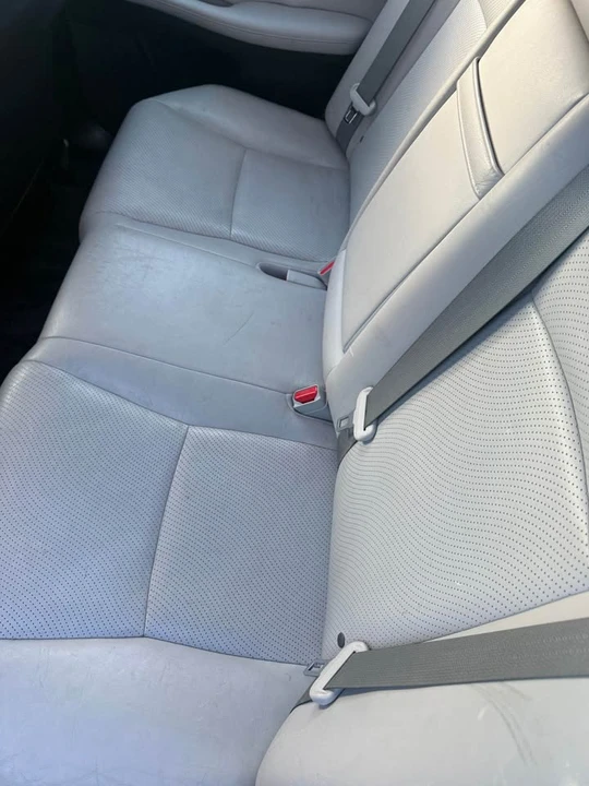 2010 Lexus HS - Image 11 of 19