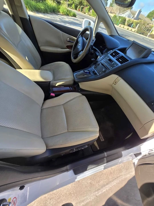 2010 Lexus HS - Image 12 of 20