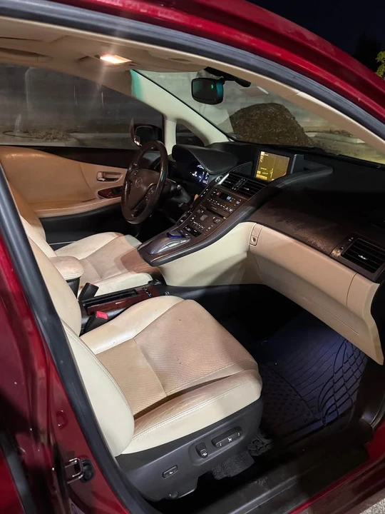 2010 Lexus HS - Image 2 of 7