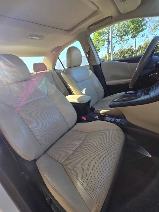 2010 Lexus HS - Image 13 of 20