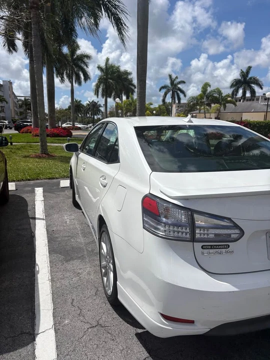 2010 Lexus HS - Image 4 of 6