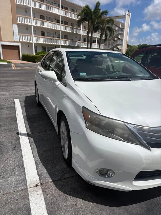 2010 Lexus HS - Image 2 of 6