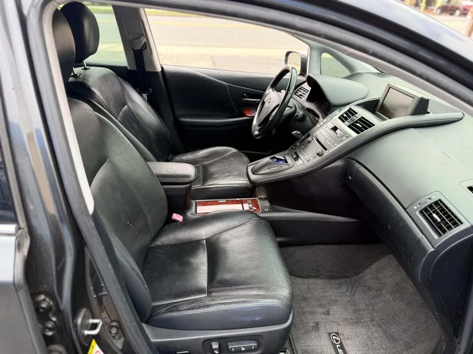 2010 Lexus HS - Image 9 of 10
