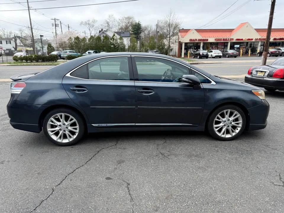 2010 Lexus HS - Image 5 of 10