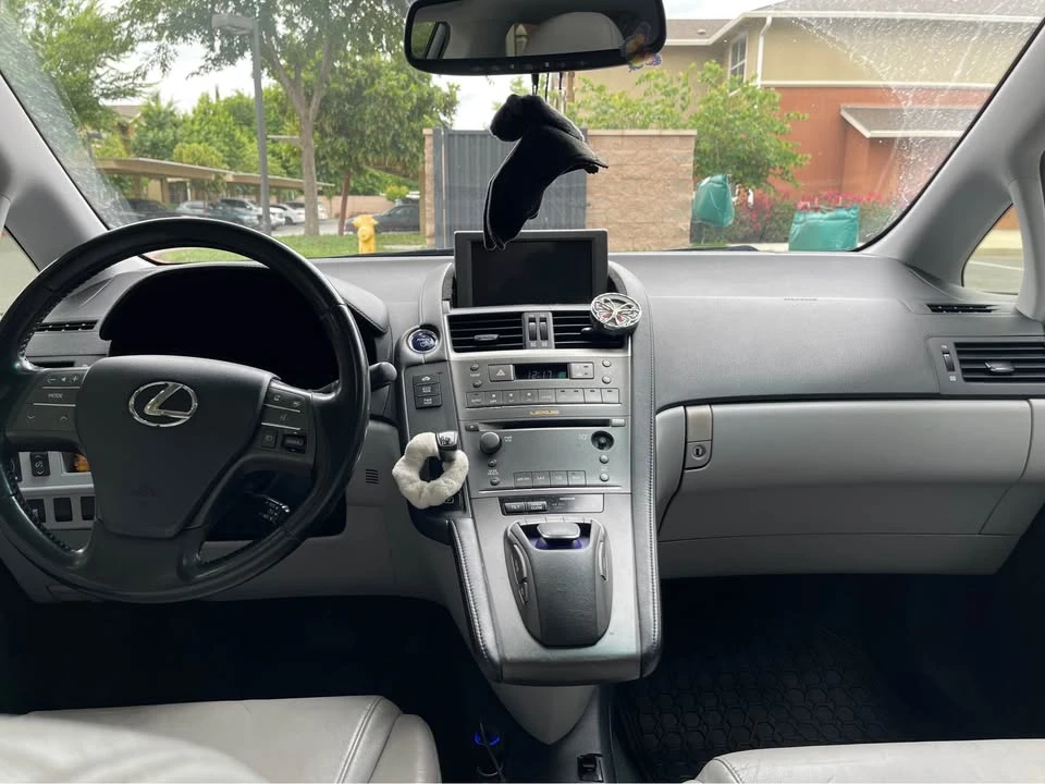 2010 Lexus HS - Image 6 of 11