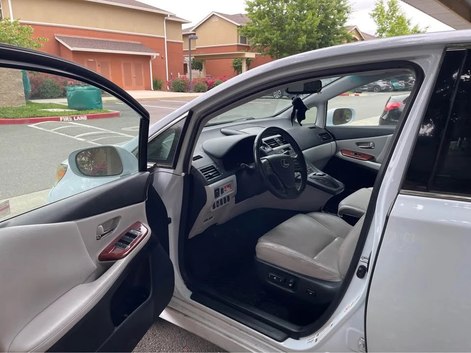 2010 Lexus HS - Image 4 of 11