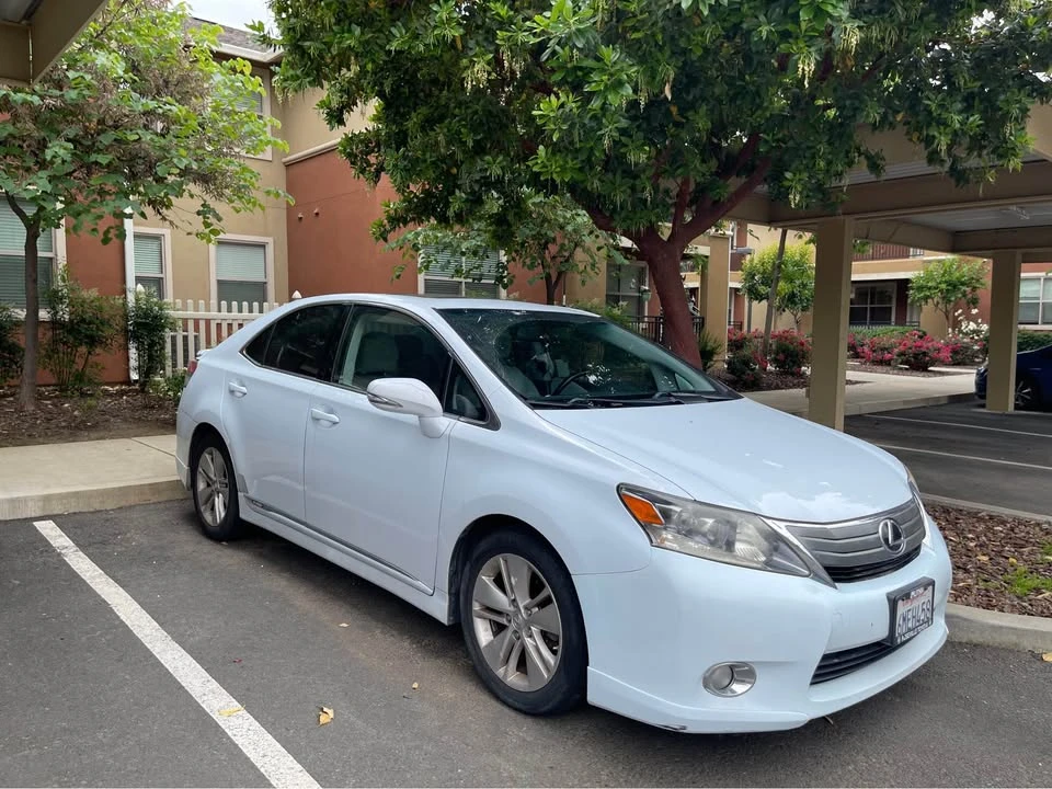 2010 Lexus HS - Image 2 of 11