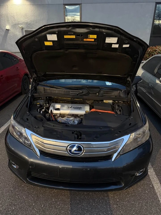 2010 Lexus HS - Image 9 of 15