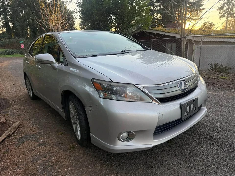 2010 Lexus HS - Image 2 of 15