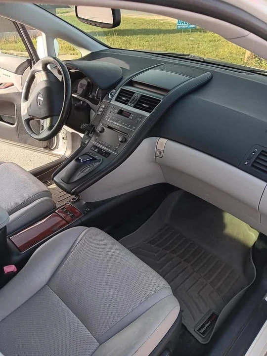 2010 Lexus HS - Image 6 of 7