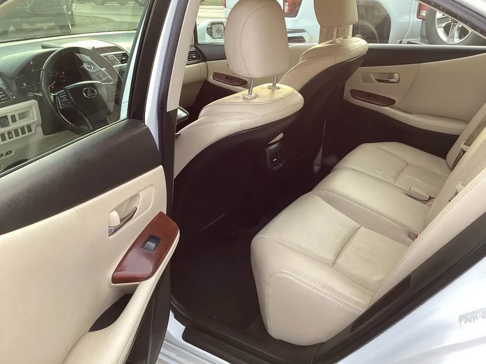 2010 Lexus HS - Image 6 of 8